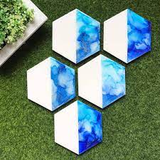 5 hexagon times, each are half white and the other half in decorated.