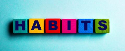 The word habits on different colored blocks